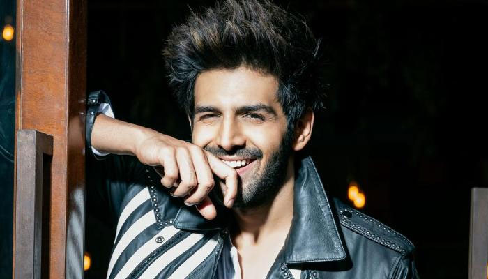 Kartik Aryan called down to earth for travelling in economy